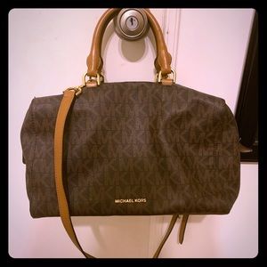 Amina’s Closet 💕 authentic Micheal Kors speedy